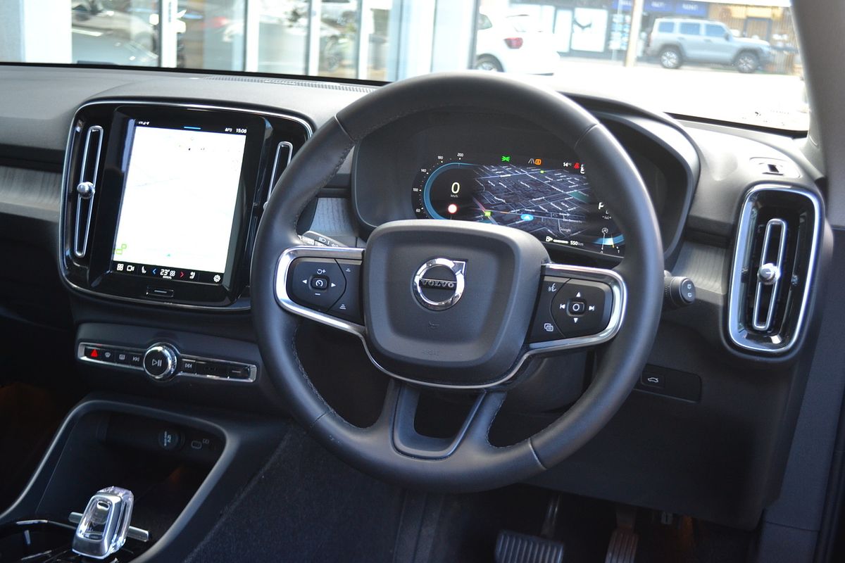 2023 Volvo XC40 Ultimate B4 Bright