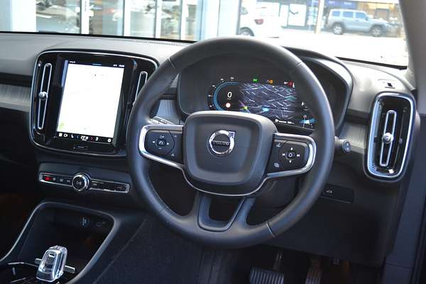 2023 Volvo XC40 Ultimate B4 Bright