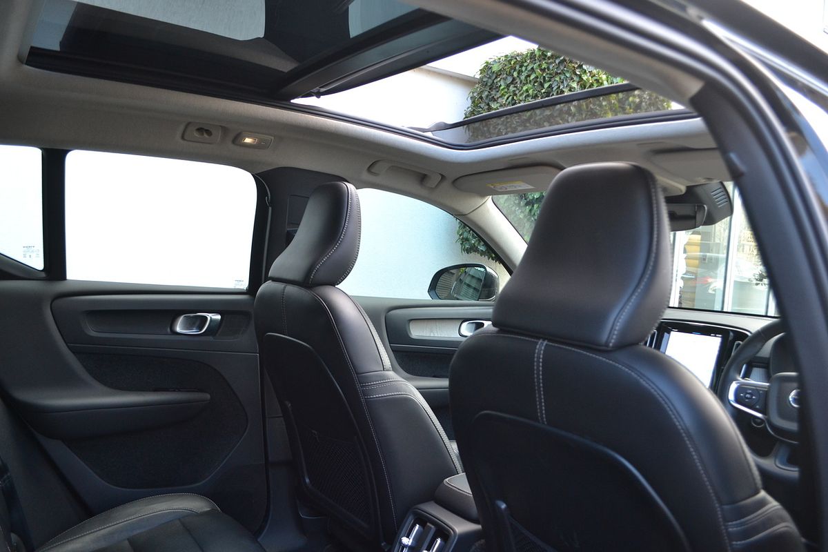 2023 Volvo XC40 Ultimate B4 Bright