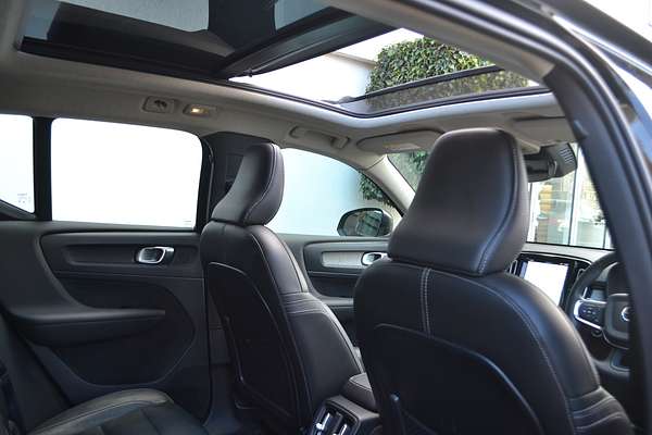 2023 Volvo XC40 Ultimate B4 Bright
