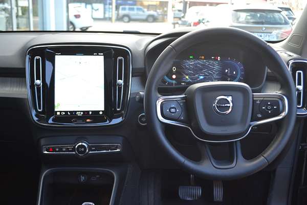 2023 Volvo XC40 Ultimate B4 Bright