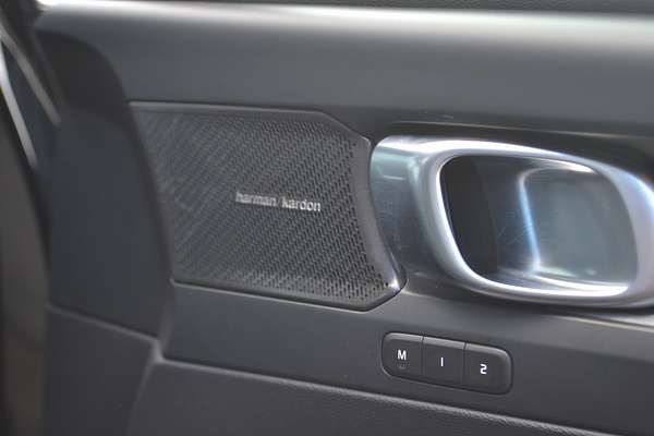 2023 Volvo XC40 Ultimate B4 Bright