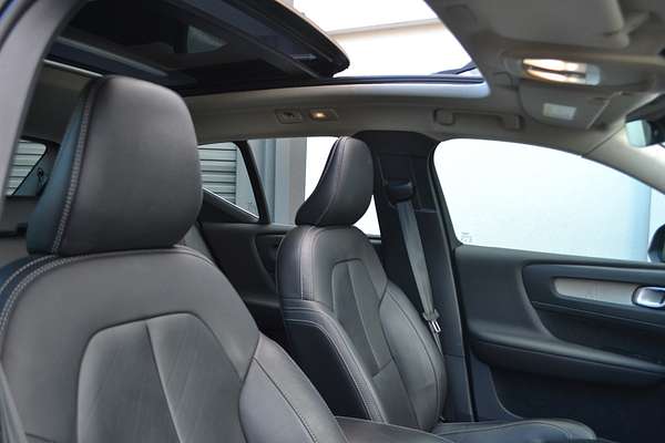 2023 Volvo XC40 Ultimate B4 Bright