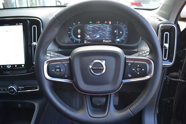 2023 Volvo XC40 Ultimate B4 Bright