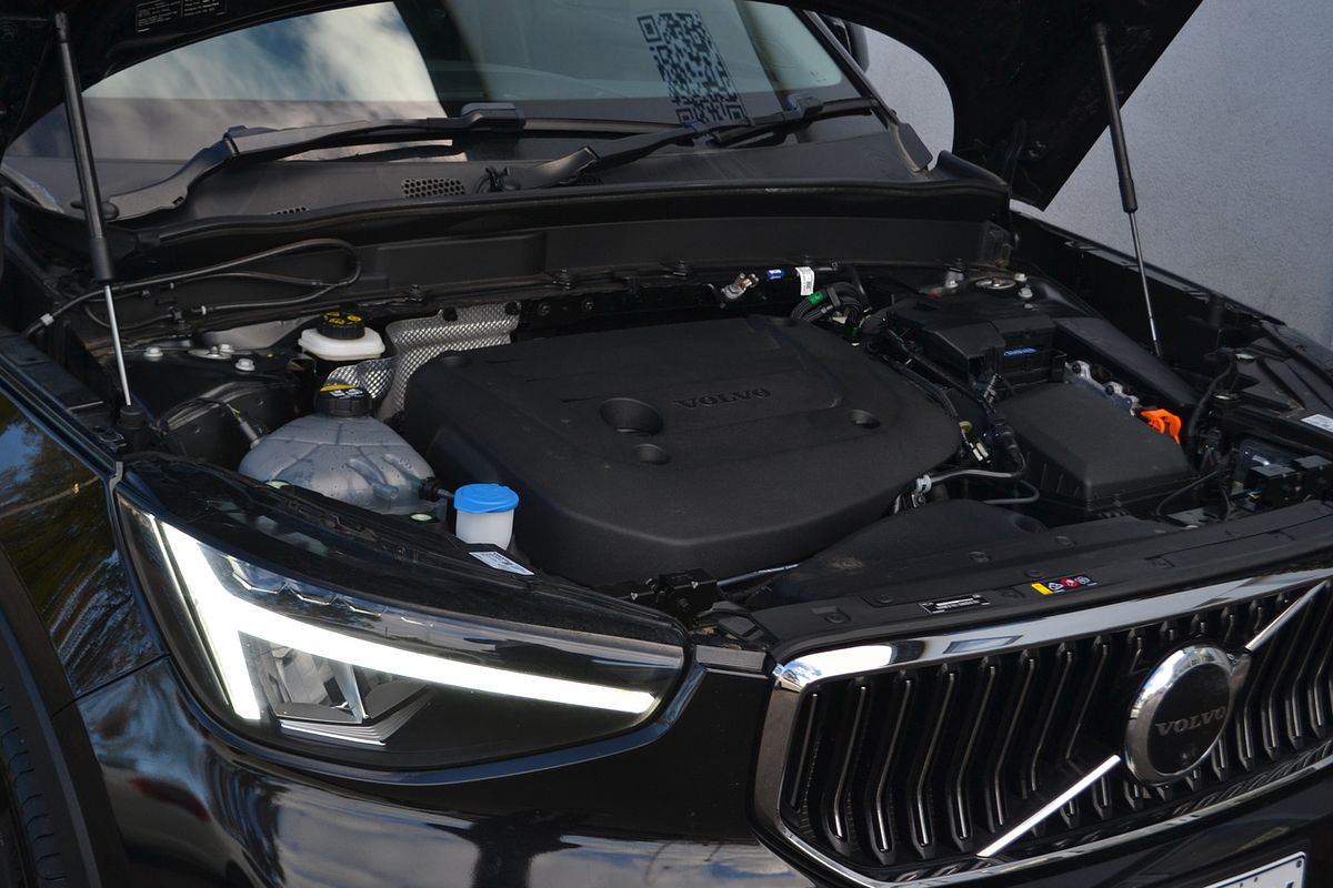 2023 Volvo XC40 Ultimate B4 Bright
