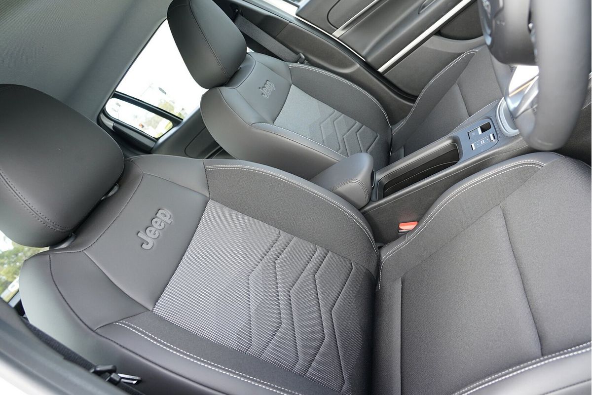 2024 Jeep Avenger Limited JJ