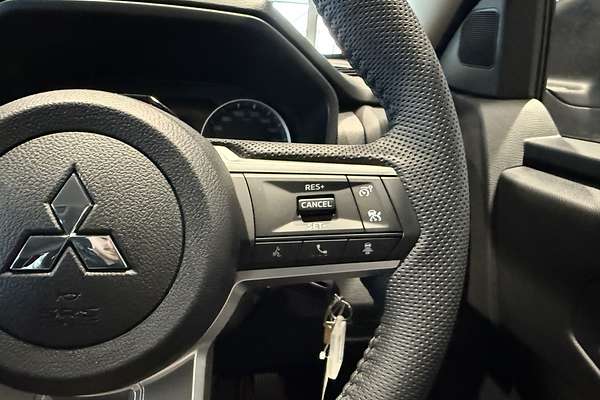 2025 Mitsubishi Triton GLX-R MV 4X4
