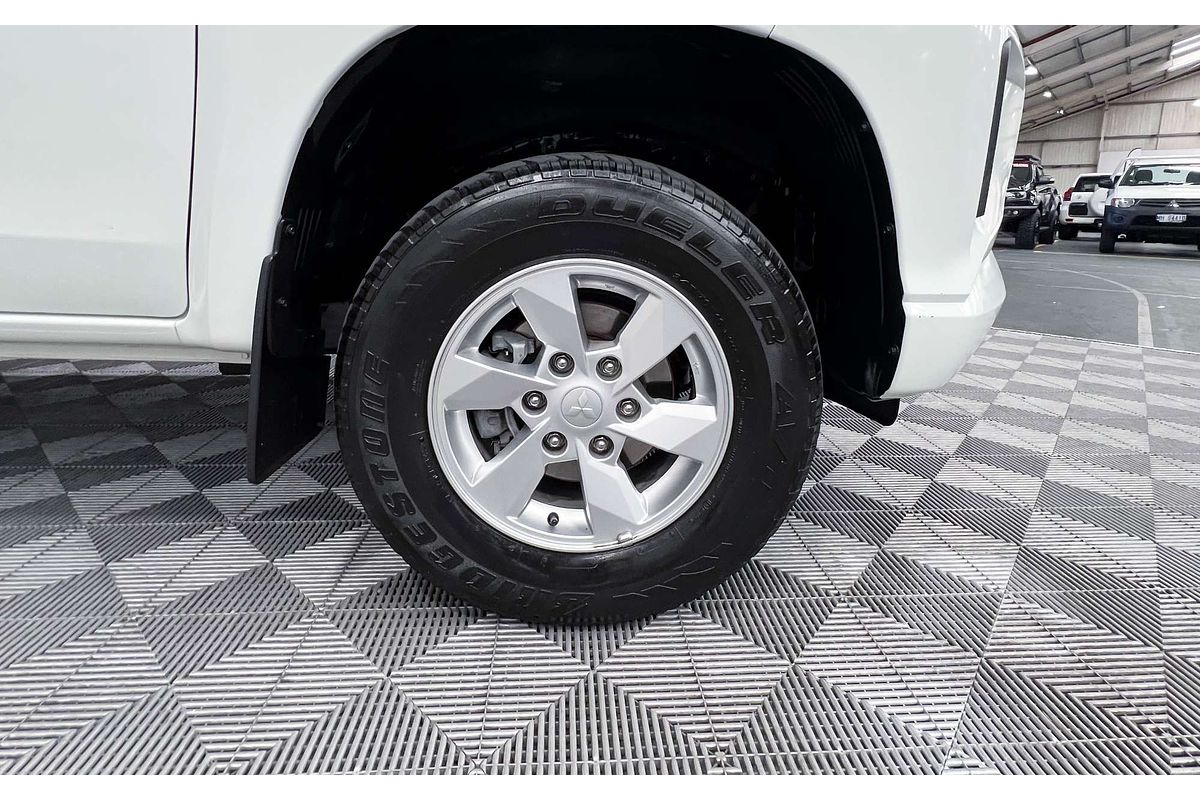 2022 Mitsubishi Triton GLX MR 4X4