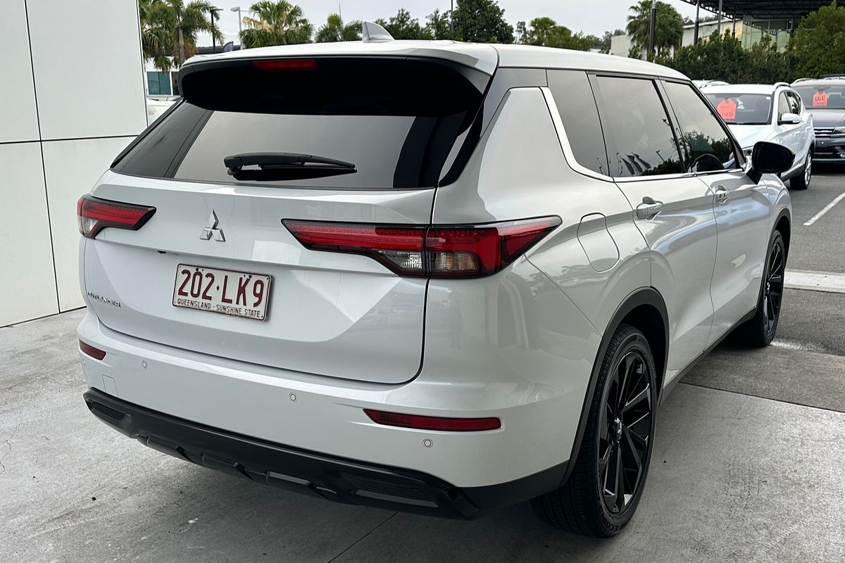 2024 Mitsubishi Outlander Black Edition ZM