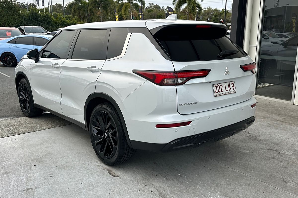 2024 Mitsubishi Outlander Black Edition ZM