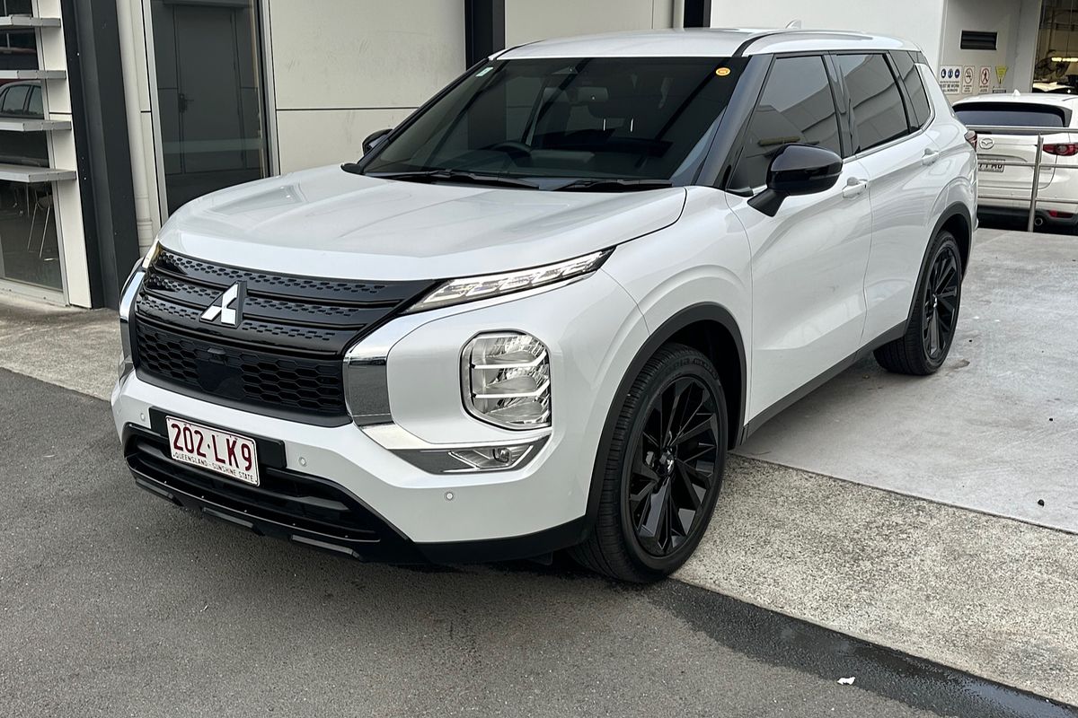 2024 Mitsubishi Outlander Black Edition ZM