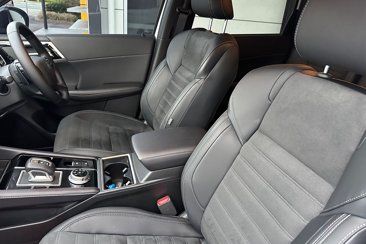 2024 Mitsubishi Outlander Black Edition ZM