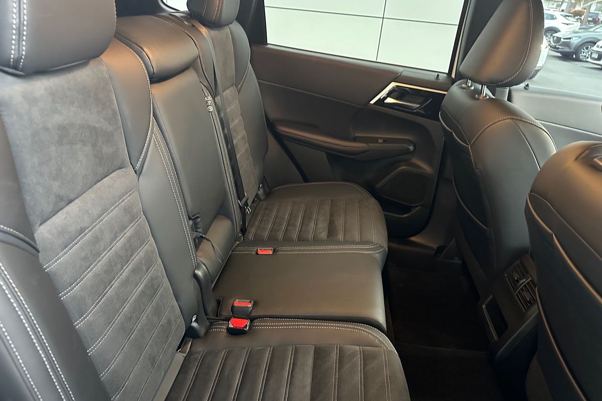 2024 Mitsubishi Outlander Black Edition ZM