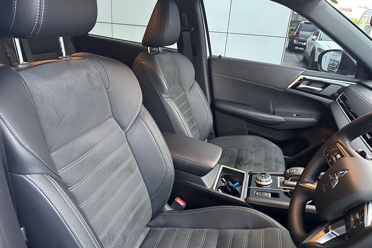 2024 Mitsubishi Outlander Black Edition ZM