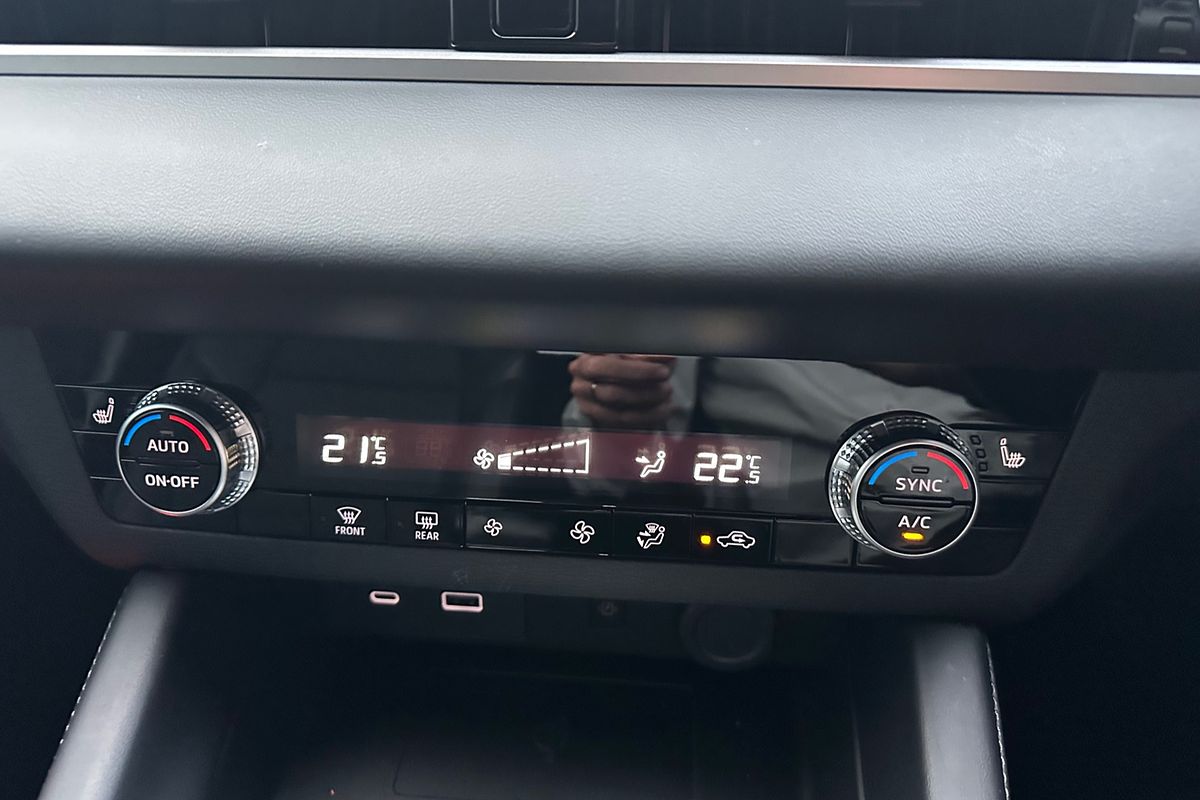 2024 Mitsubishi Outlander Black Edition ZM