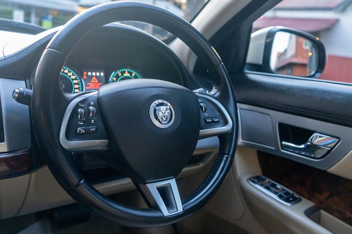 2013 Jaguar XF Premium Luxury X250