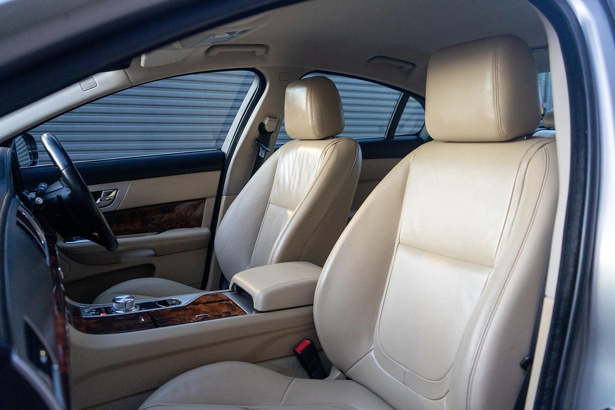 2013 Jaguar XF Premium Luxury X250
