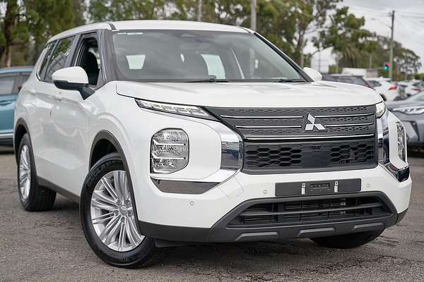 2024 Mitsubishi Outlander ES ZM
