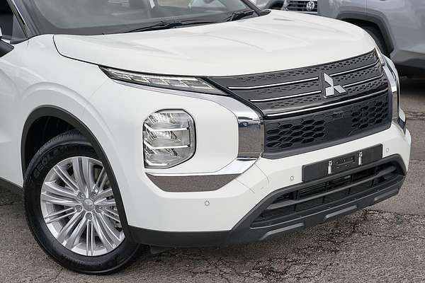 2024 Mitsubishi Outlander ES ZM