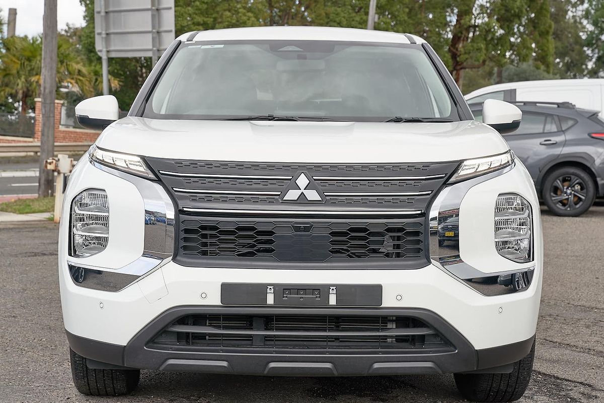 2024 Mitsubishi Outlander ES ZM