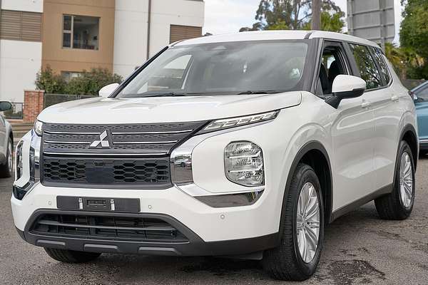 2024 Mitsubishi Outlander ES ZM