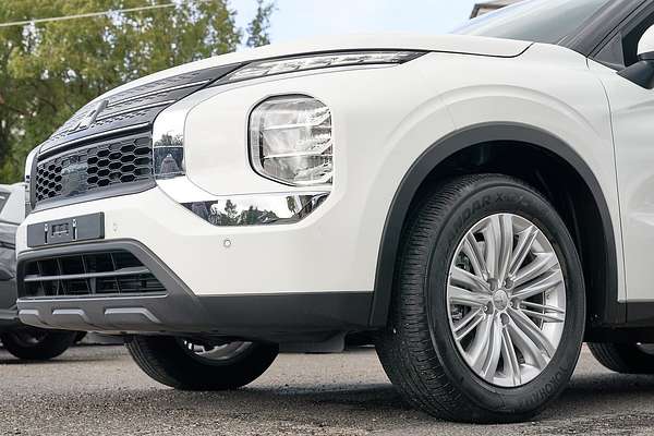2024 Mitsubishi Outlander ES ZM