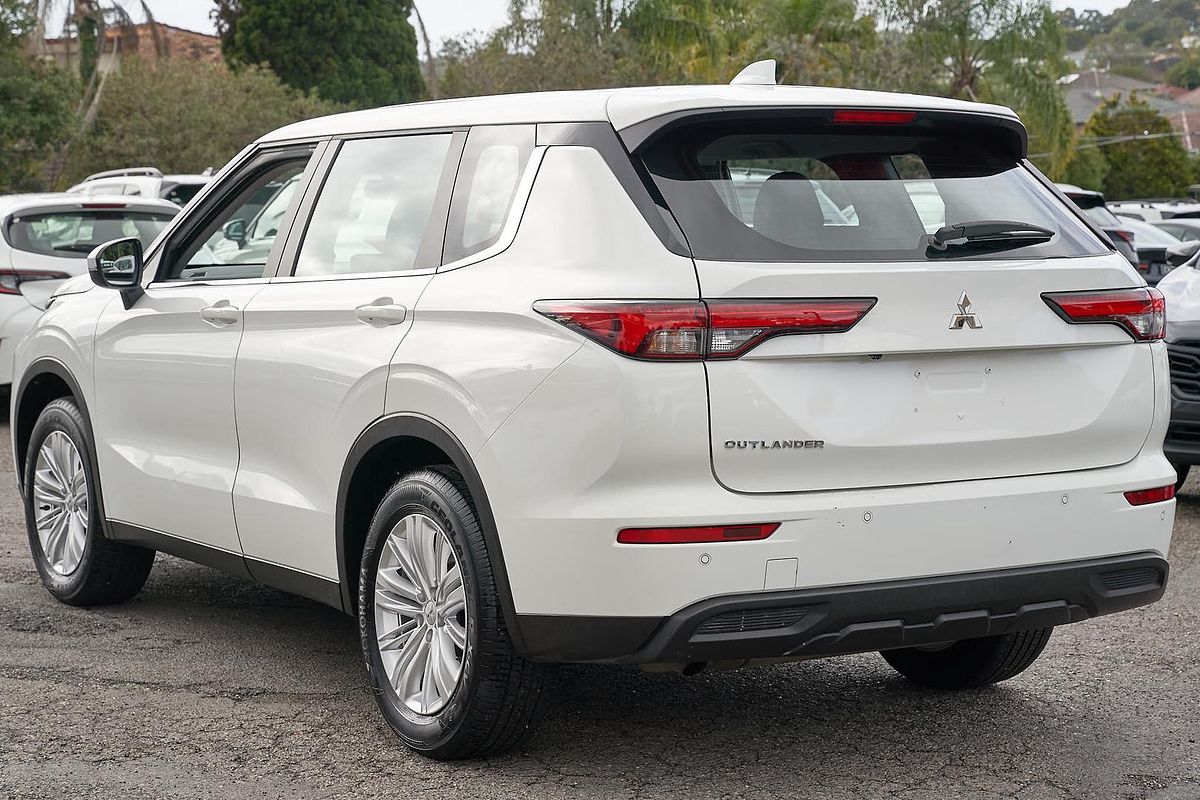 2024 Mitsubishi Outlander ES ZM