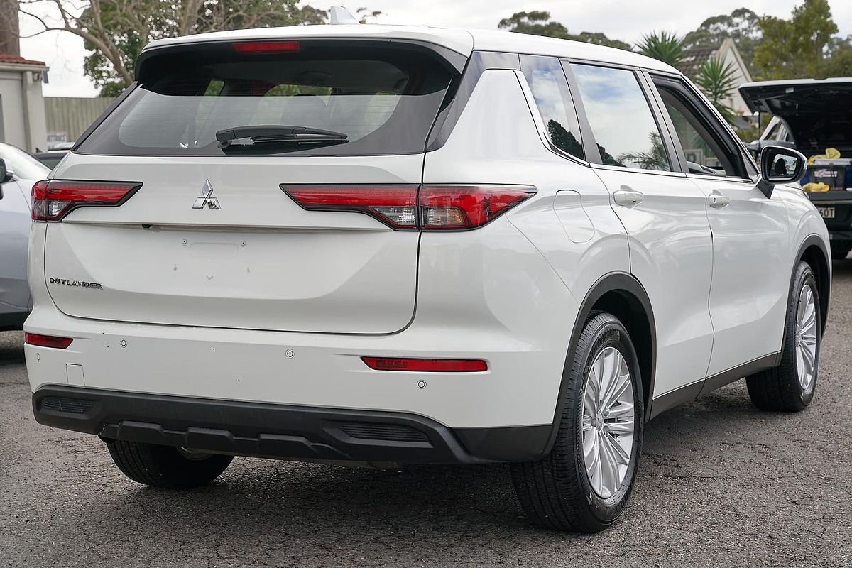 2024 Mitsubishi Outlander ES ZM