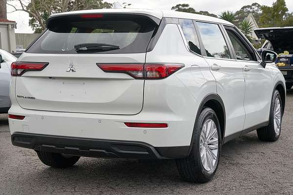 2024 Mitsubishi Outlander ES ZM