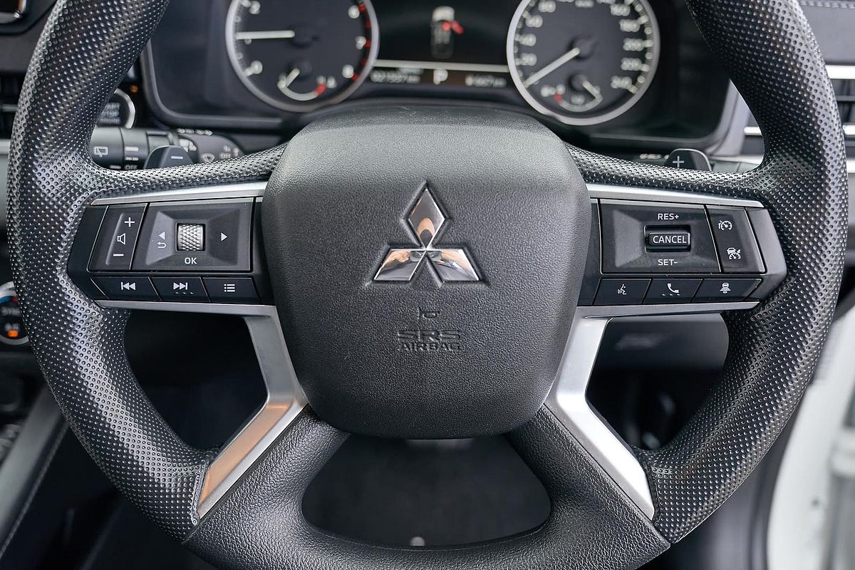 2024 Mitsubishi Outlander ES ZM