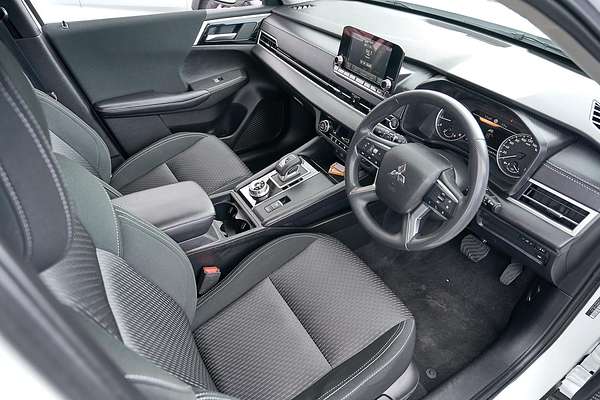 2024 Mitsubishi Outlander ES ZM
