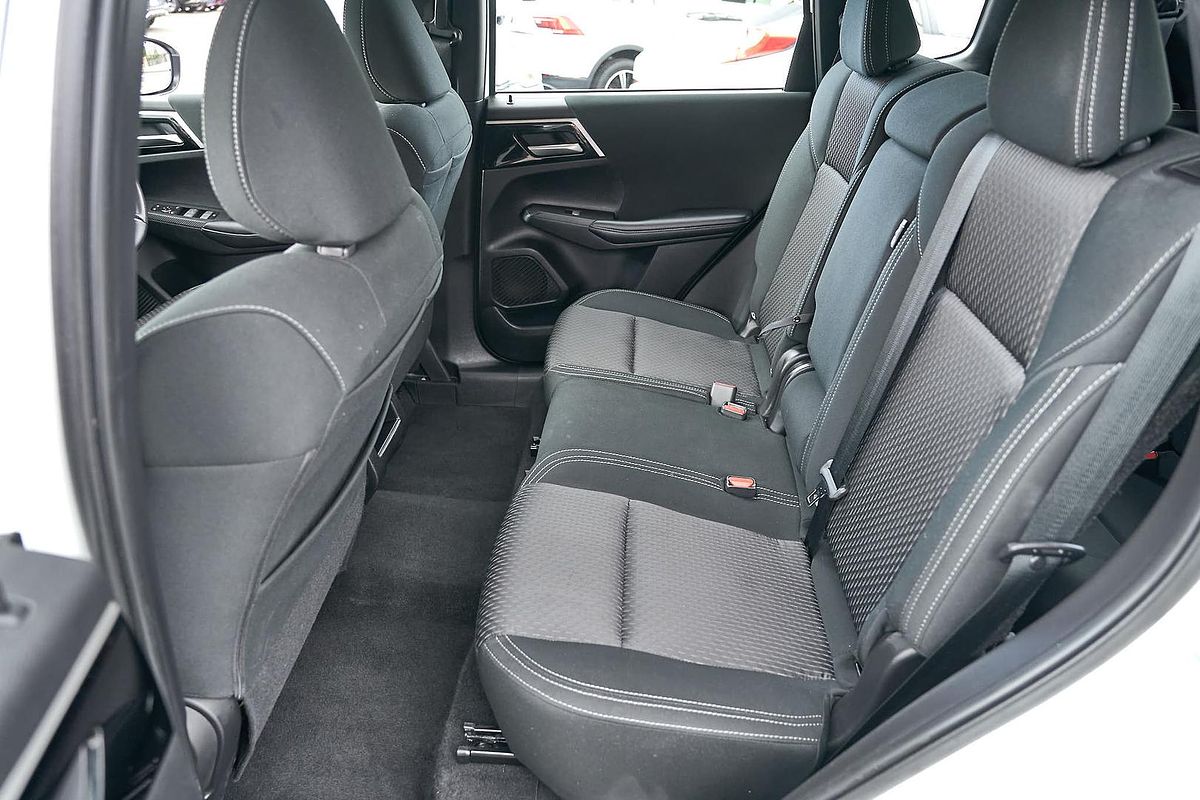 2024 Mitsubishi Outlander ES ZM