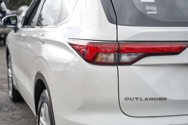 2024 Mitsubishi Outlander ES ZM