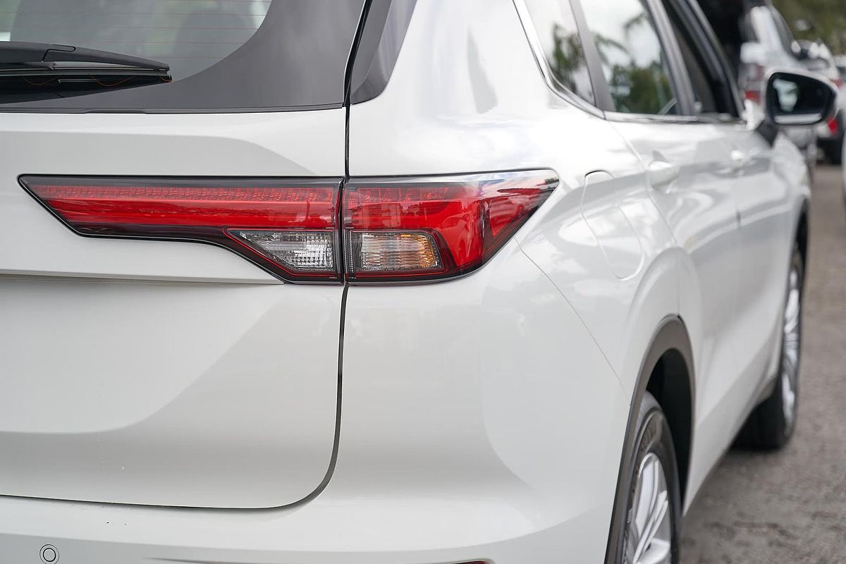 2024 Mitsubishi Outlander ES ZM