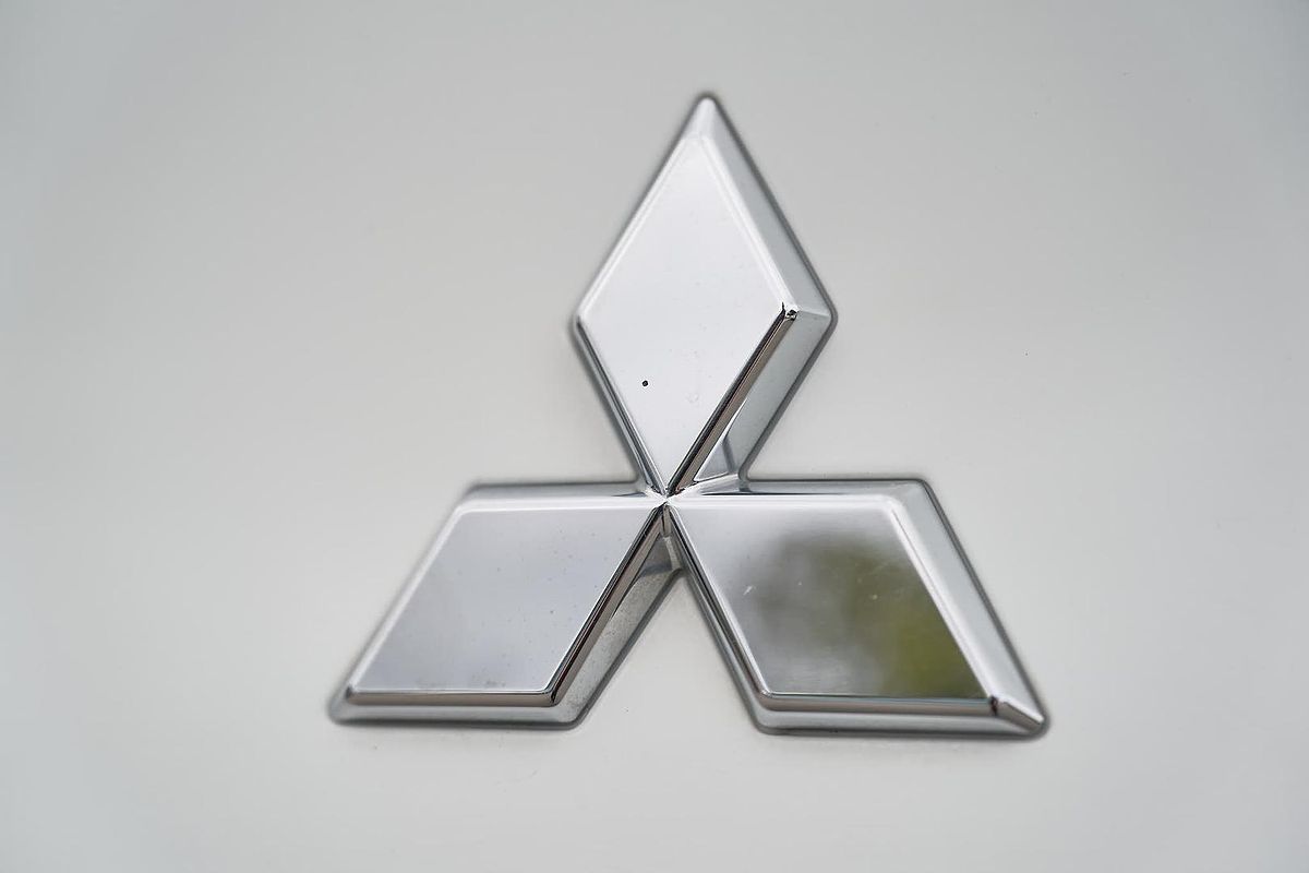 2024 Mitsubishi Outlander ES ZM