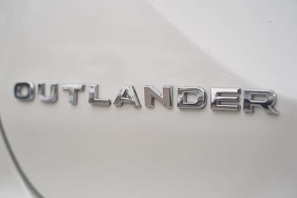 2024 Mitsubishi Outlander ES ZM