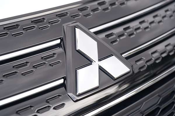 2024 Mitsubishi Outlander ES ZM