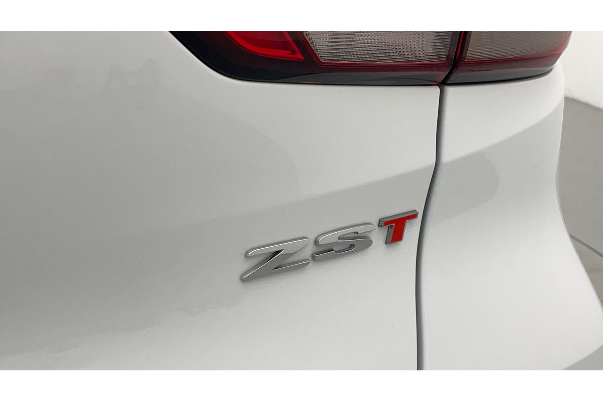 2023 MG ZST Essence