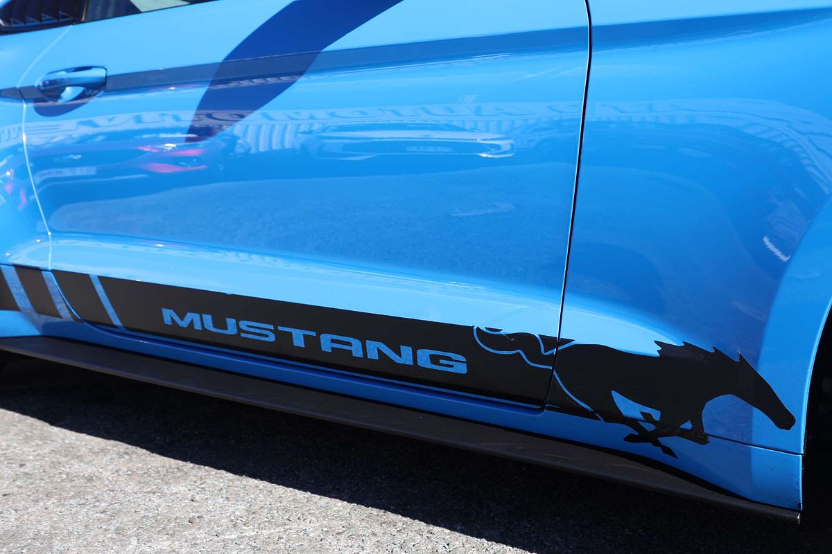 2017 Ford Mustang  FM