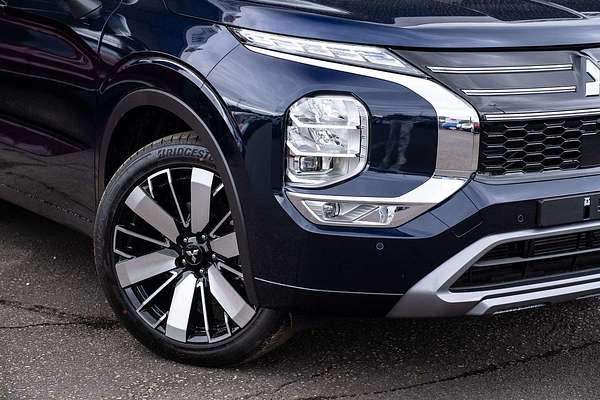 2025 Mitsubishi Outlander Exceed ZM