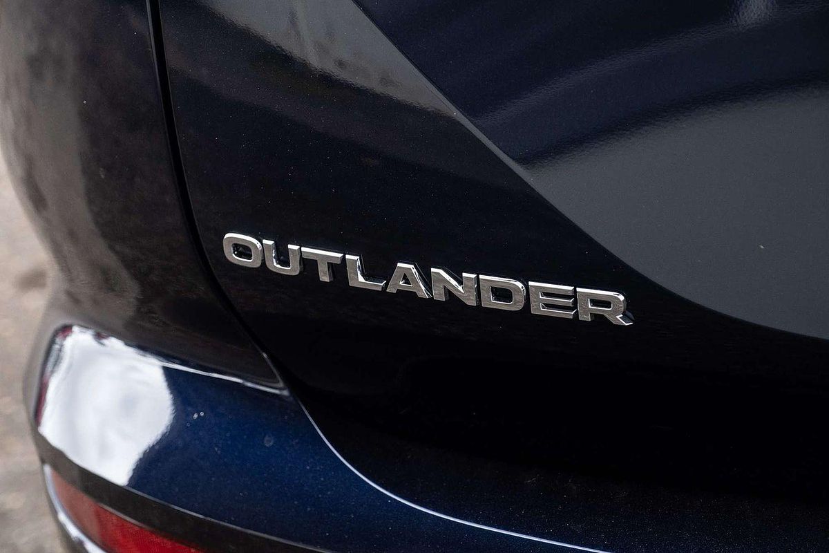2025 Mitsubishi Outlander Exceed ZM