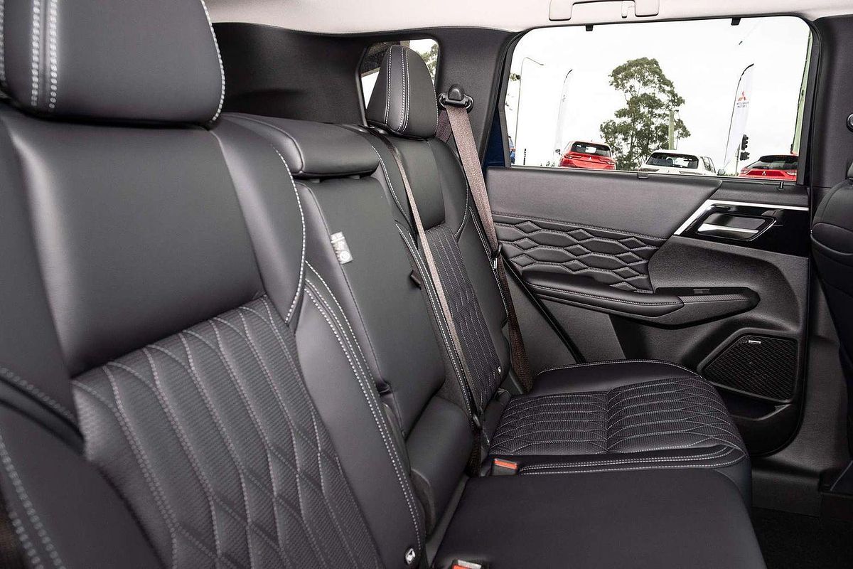 2025 Mitsubishi Outlander Exceed ZM