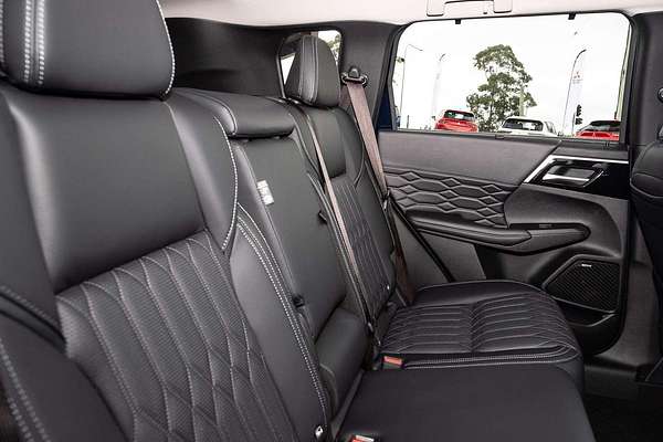 2025 Mitsubishi Outlander Exceed ZM