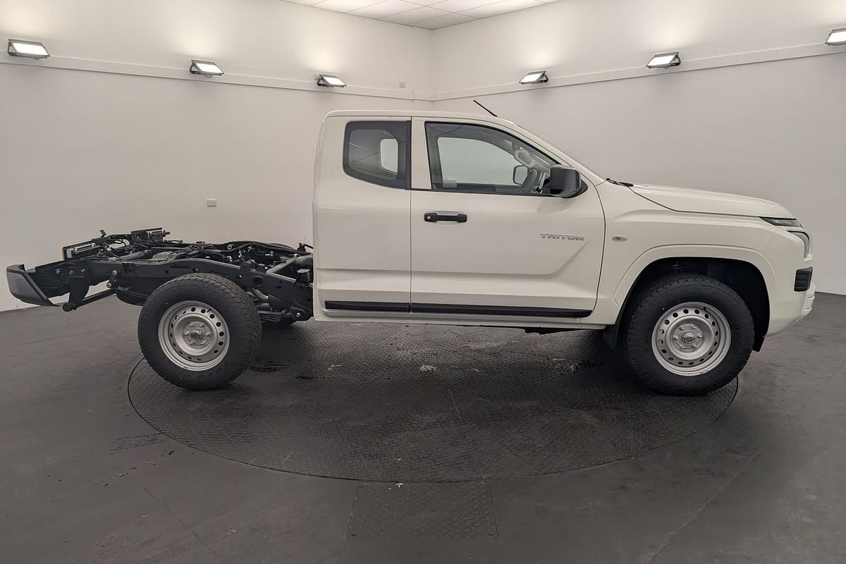 2025 Mitsubishi MV4W30