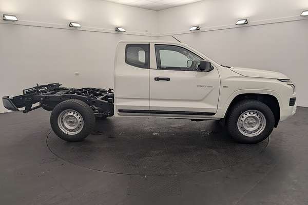 2025 Mitsubishi MV4W30