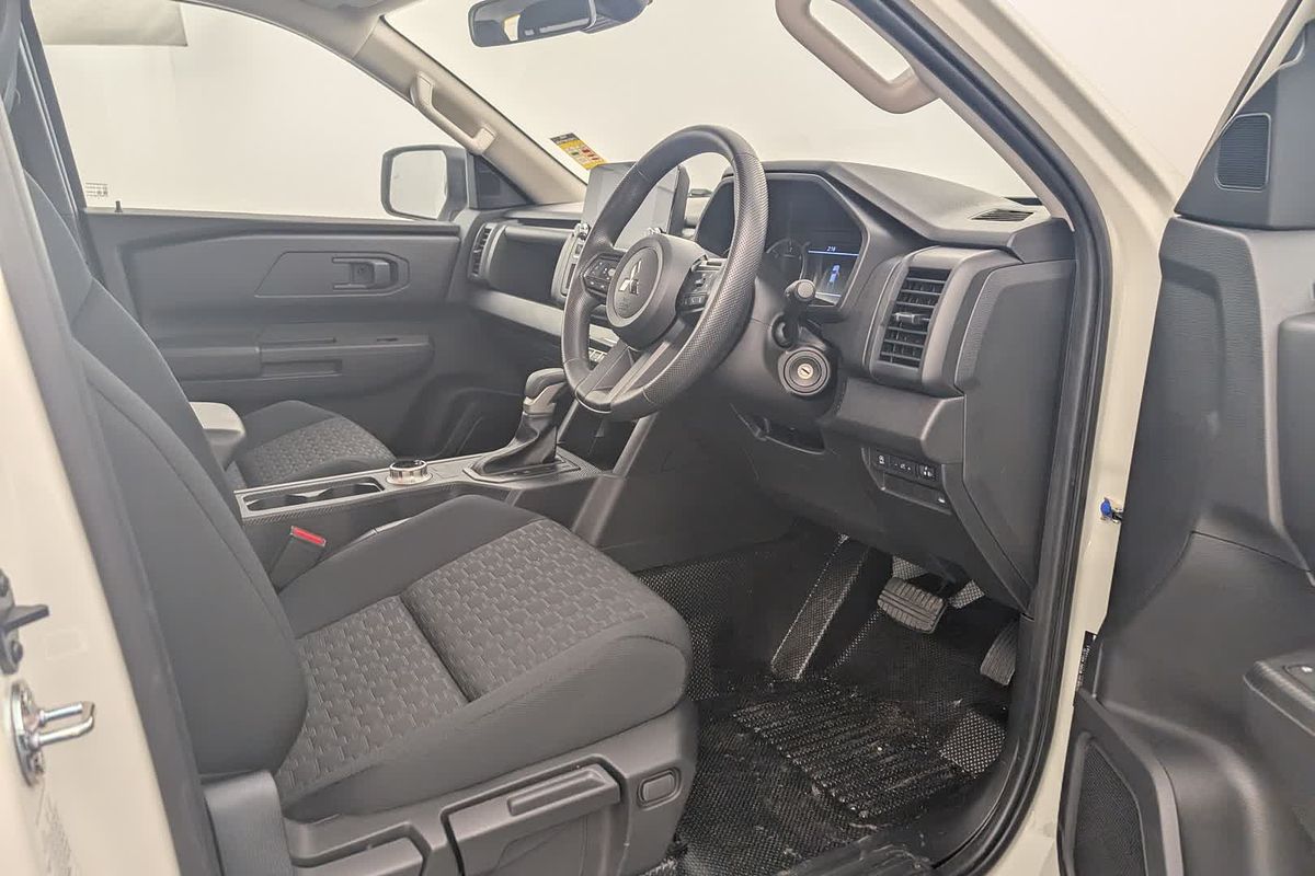 2025 Mitsubishi MV4W30