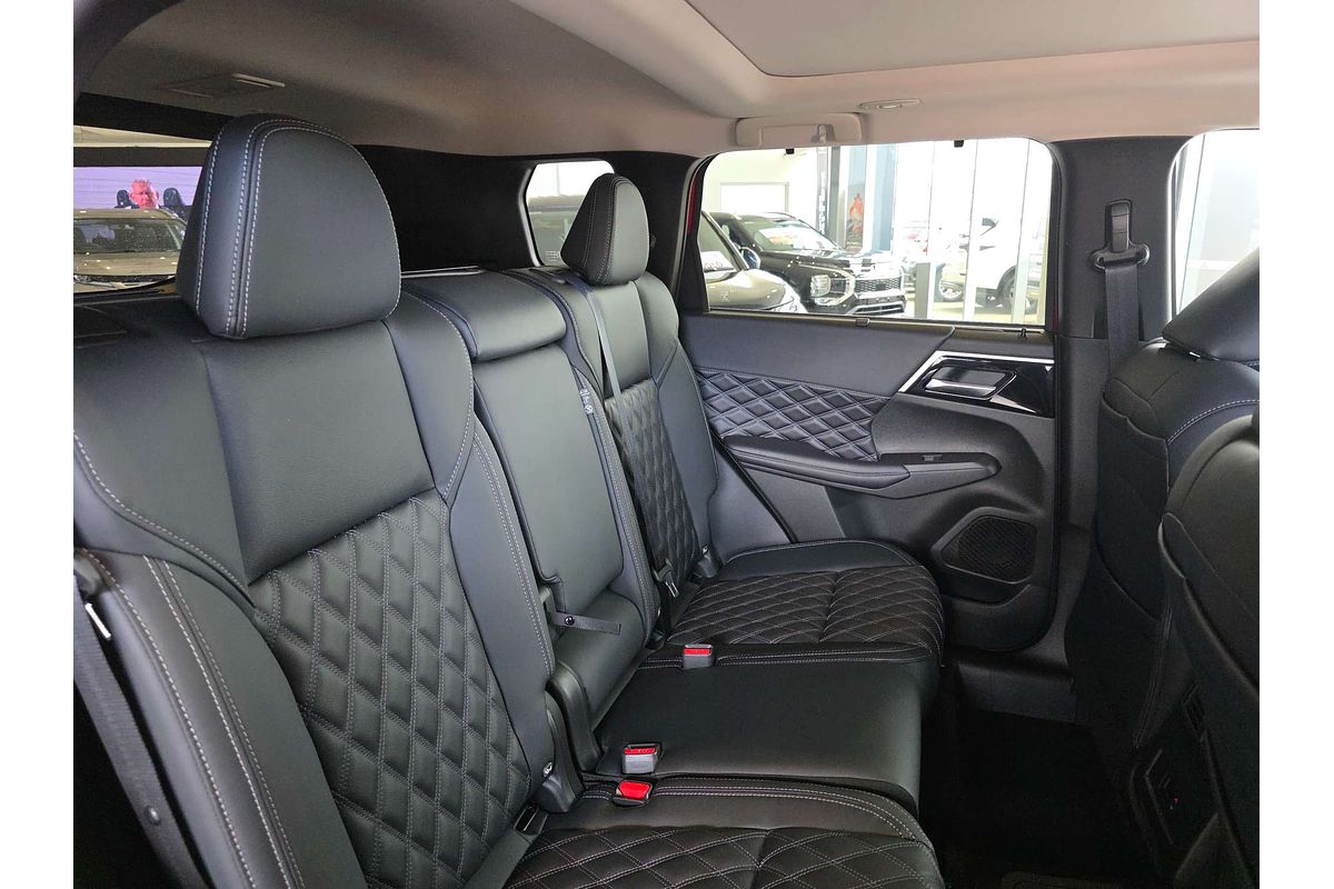 2025 Mitsubishi Outlander PHEV Exceed ZM