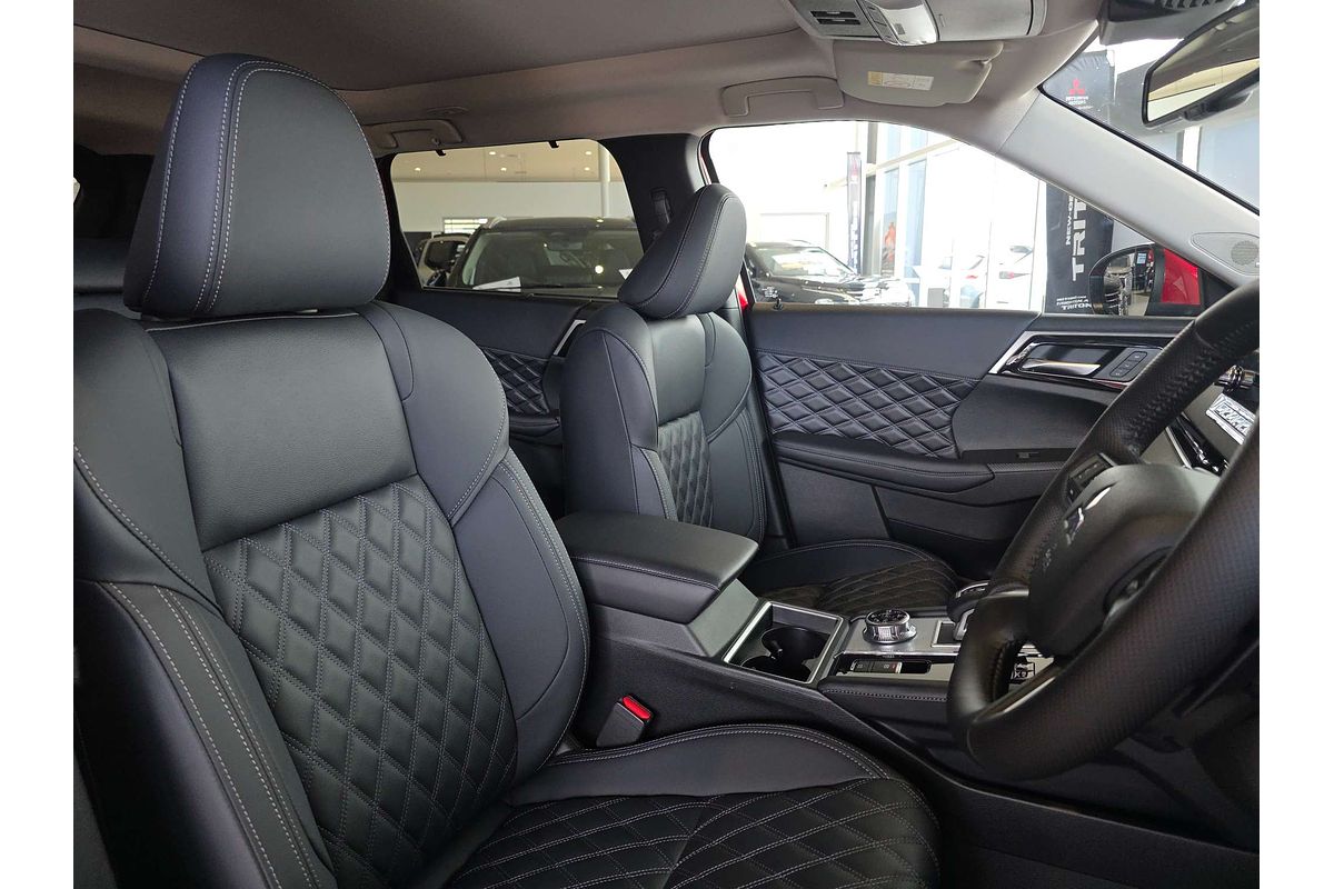 2025 Mitsubishi Outlander PHEV Exceed ZM