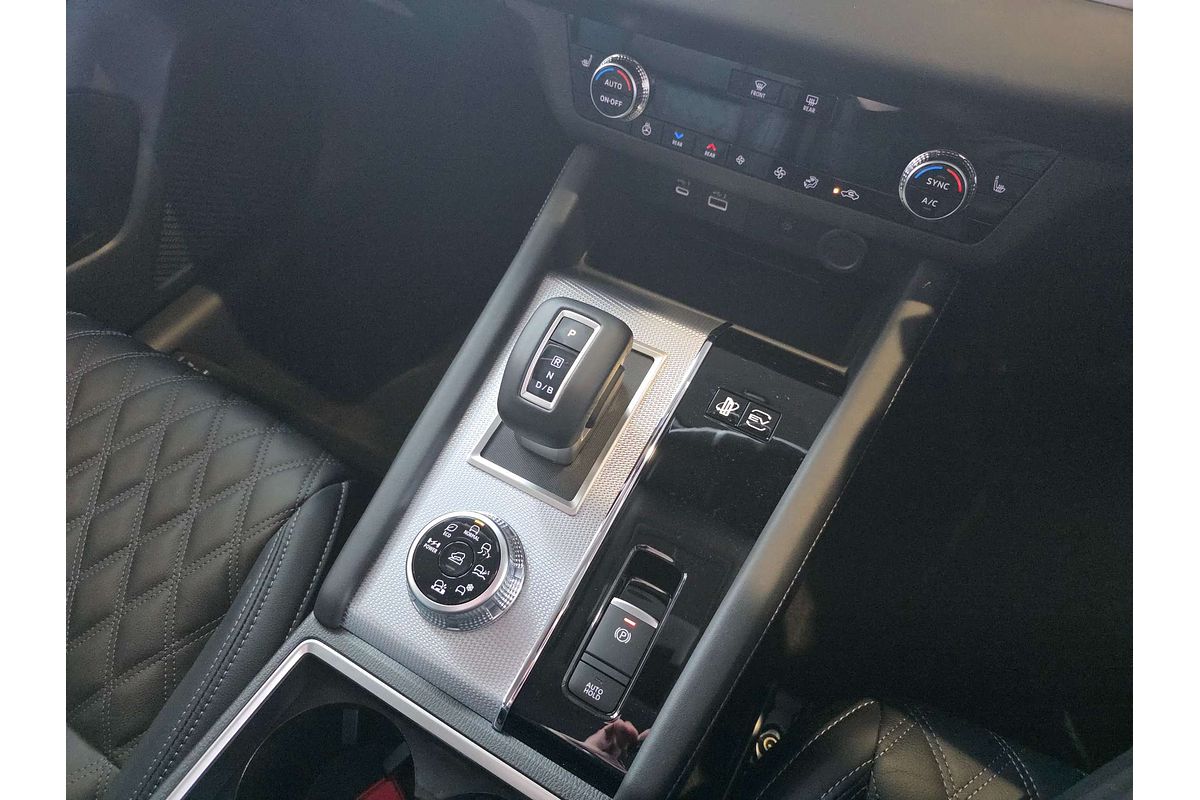 2025 Mitsubishi Outlander PHEV Exceed ZM