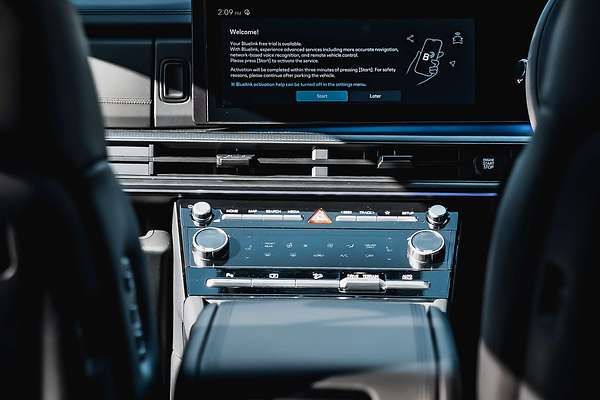 2025 Hyundai Santa Fe Hybrid Calligraphy MX5.V1